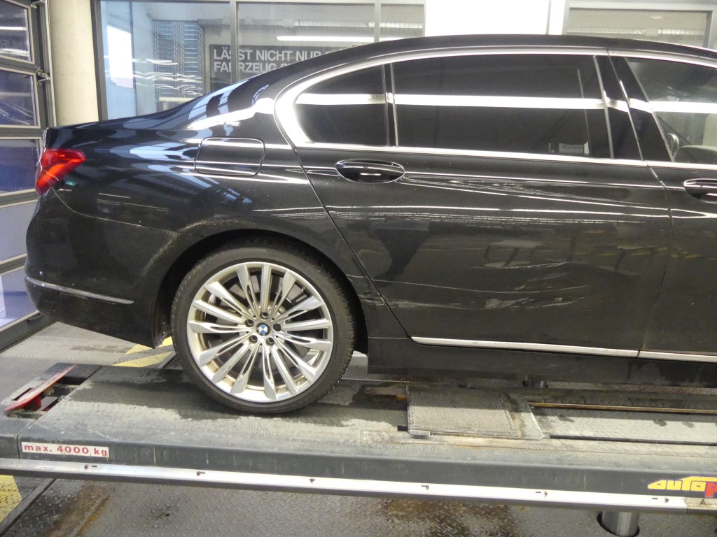 BMW V12 Seitenschaden